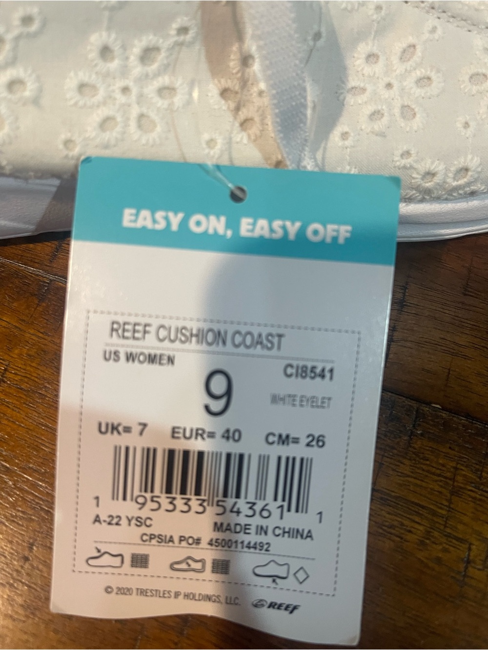 Reef Women's White Eyelet Lace-Up Flats - Picture 2 of 5